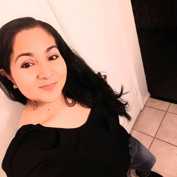 Meet your Posher, Yolanda - Picture 1 of 1